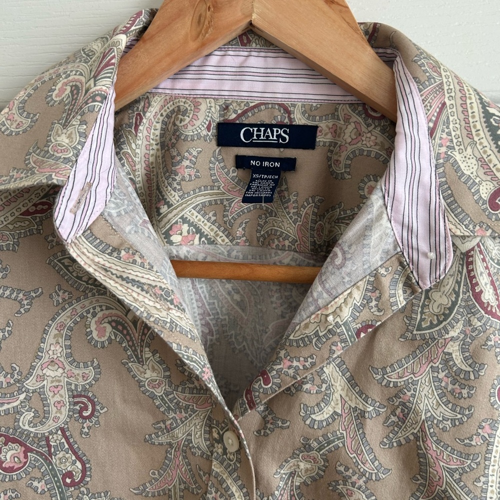 Chaps Womens No Iron Button Up Top XS Tan Pink Paisley Flip Cuff Office Classic - Picture 4 of 7